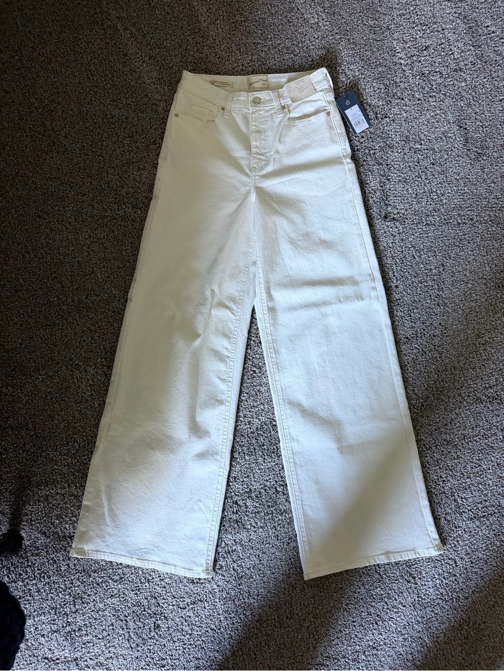 Universal Thread Wide-Leg Jeans in Cream White